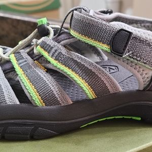 Keen Youth size 6